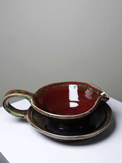 Vintage Sauciere Fontgombault rot grün von Fontgombault für Fontgombault glasierte Keramik