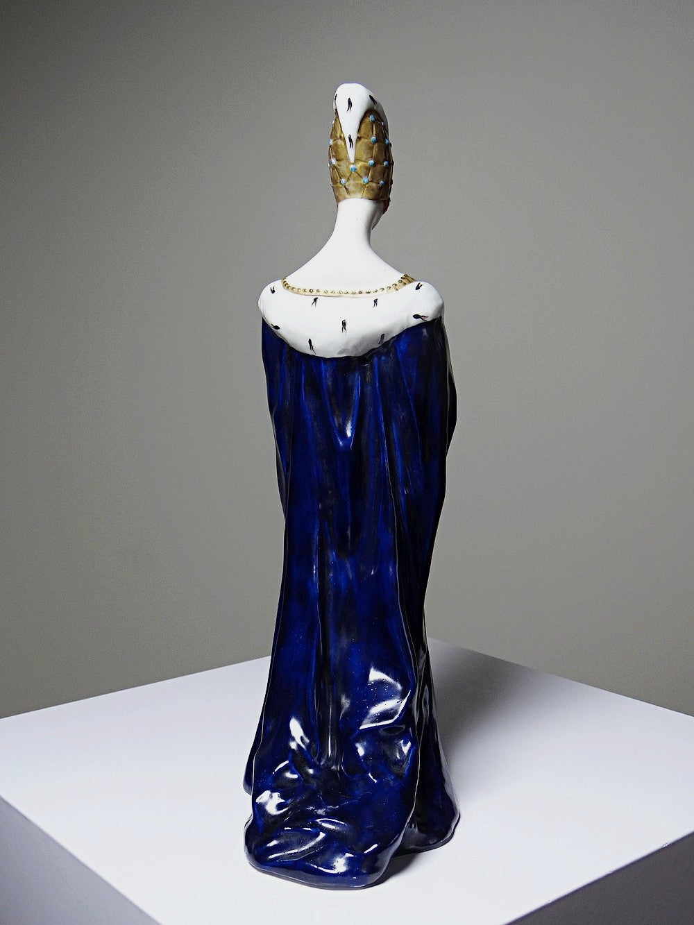 Vintage Porzellanfigurine Liseuse von J. Vesques blau Hermelin