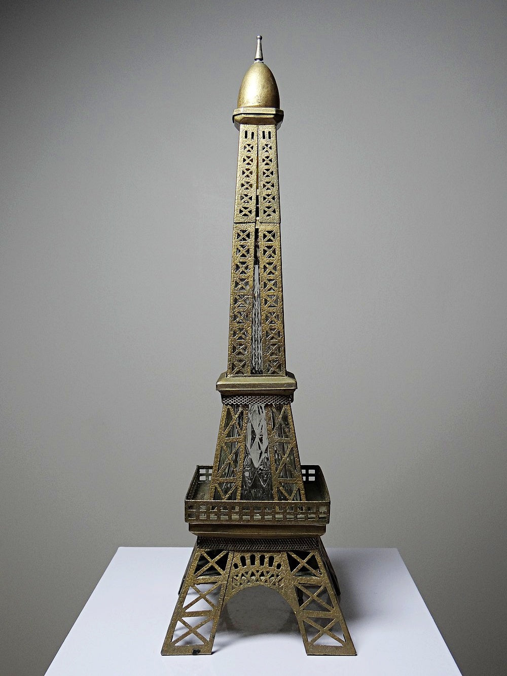 Vintage Likörflasche "Le Fiacre" Eiffelturm mit Spieluhr aus Japan
