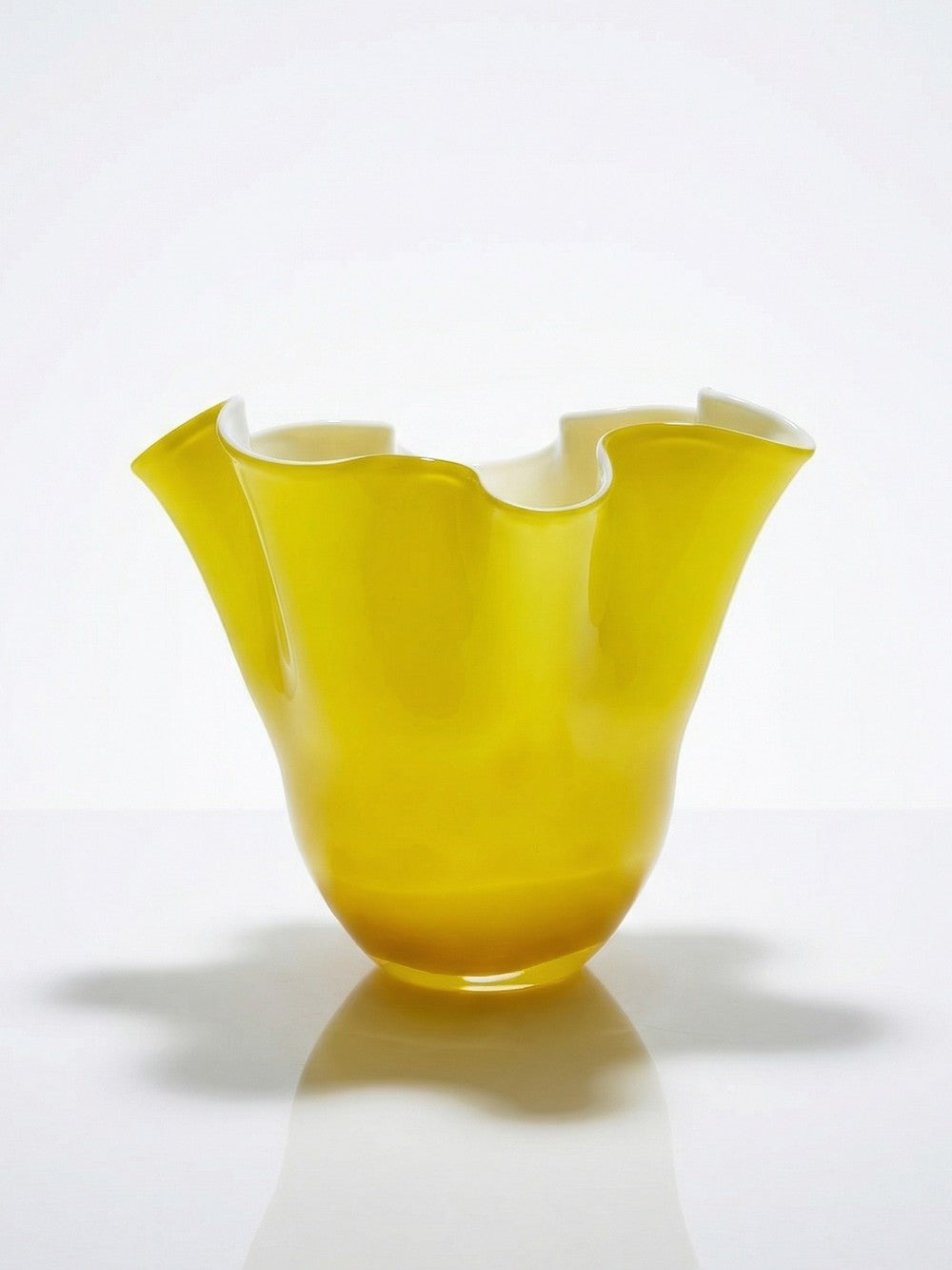 Vintage Vase Fazzoletto Murano gelb opalin, im Stil von Fulvio Bianconi