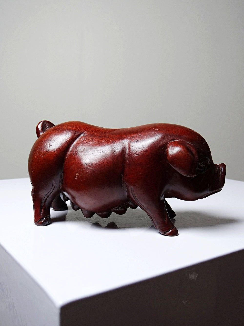 Vintage Schwein Skulptur aus gebeiztem Holz, asiatische Handwerkskunst