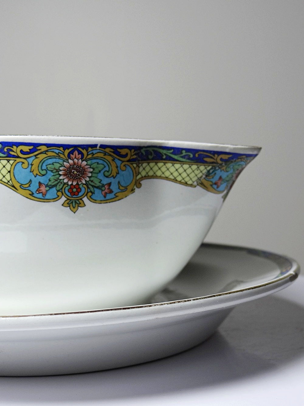 Vintage Sauciere Lunéville Opaque von Lunéville für France polychromes Dekor