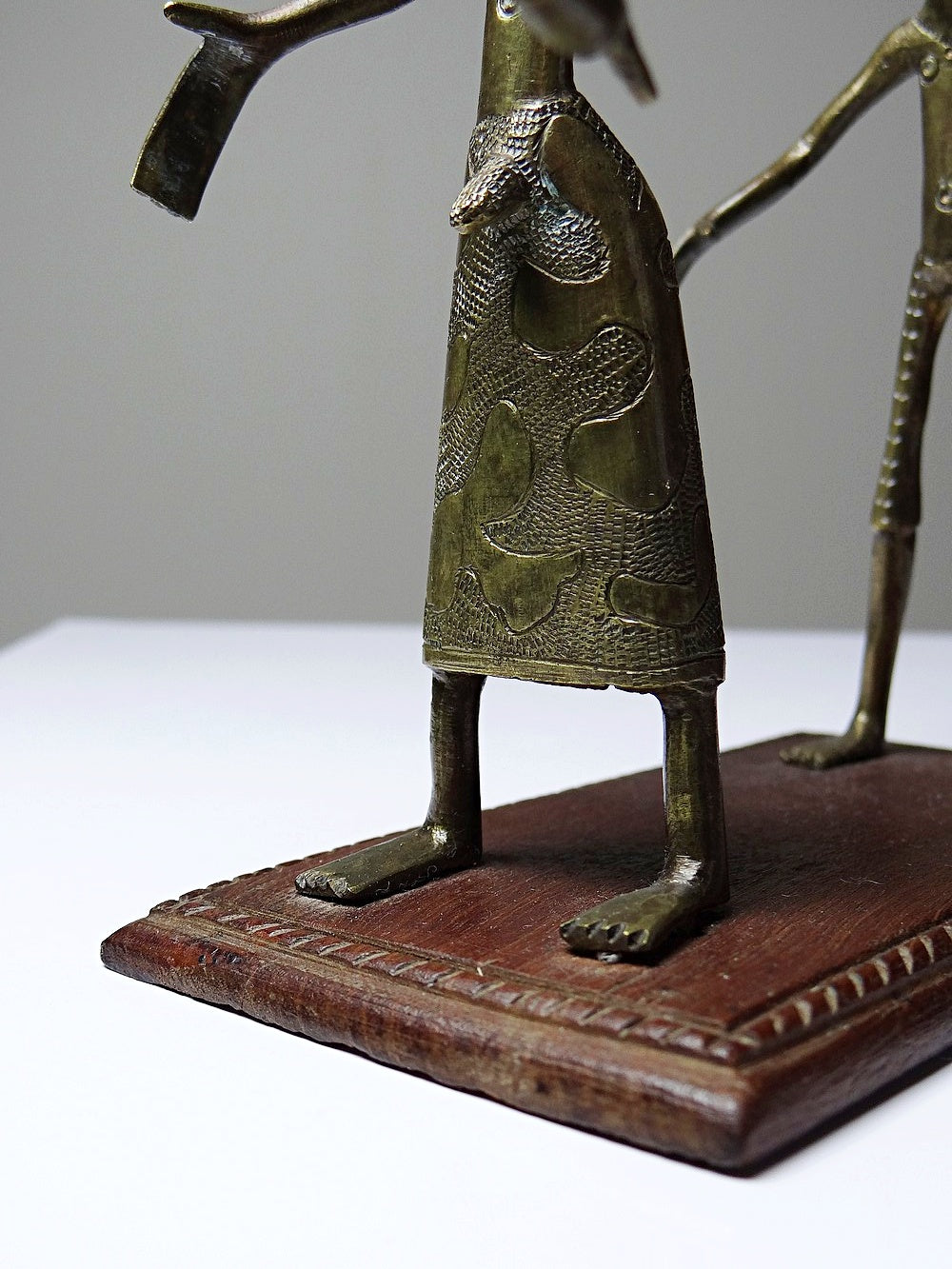 Vintage Figur Fon von Dahomey Benin, einzigartig Lost Wax auf Holzsockel