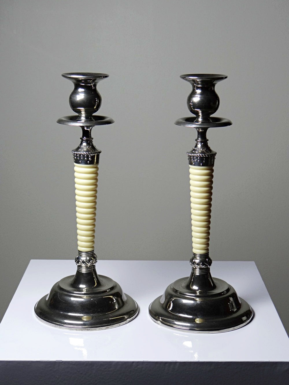 Vintage Kerzenleuchter Set von 2 silberfarben, elfenbeinfarben, Metall, Kunststoff