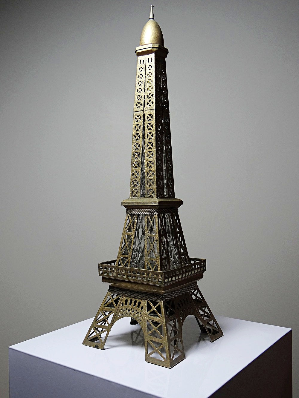 Vintage Likörflasche "Le Fiacre" Eiffelturm mit Spieluhr aus Japan