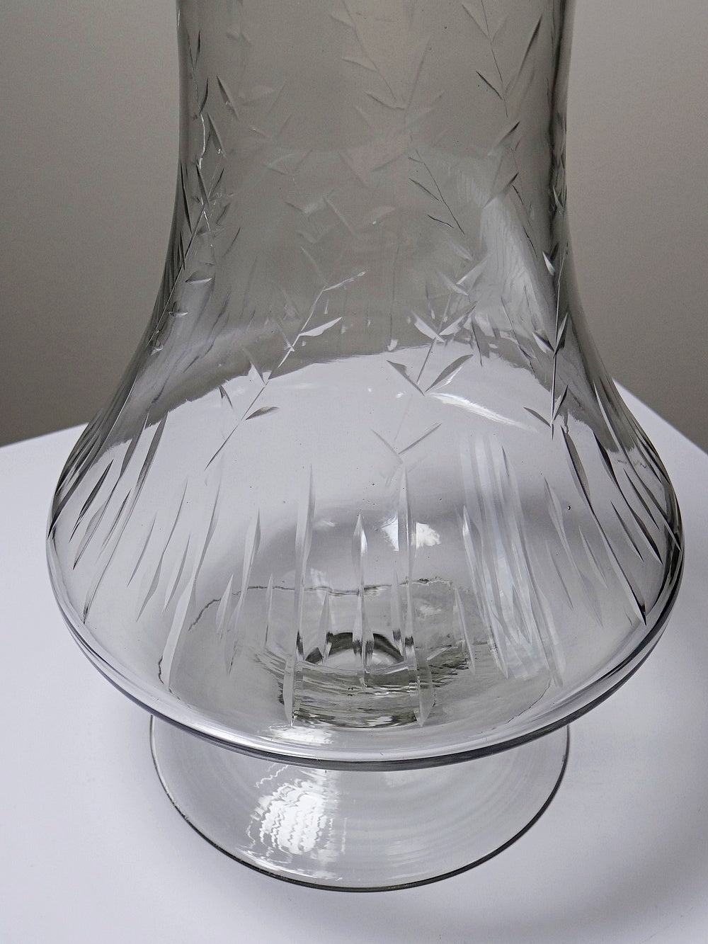 Vintage Vase graviertes mundgeblasenes Glas durchsichtig, sehr groß, antiker Stil