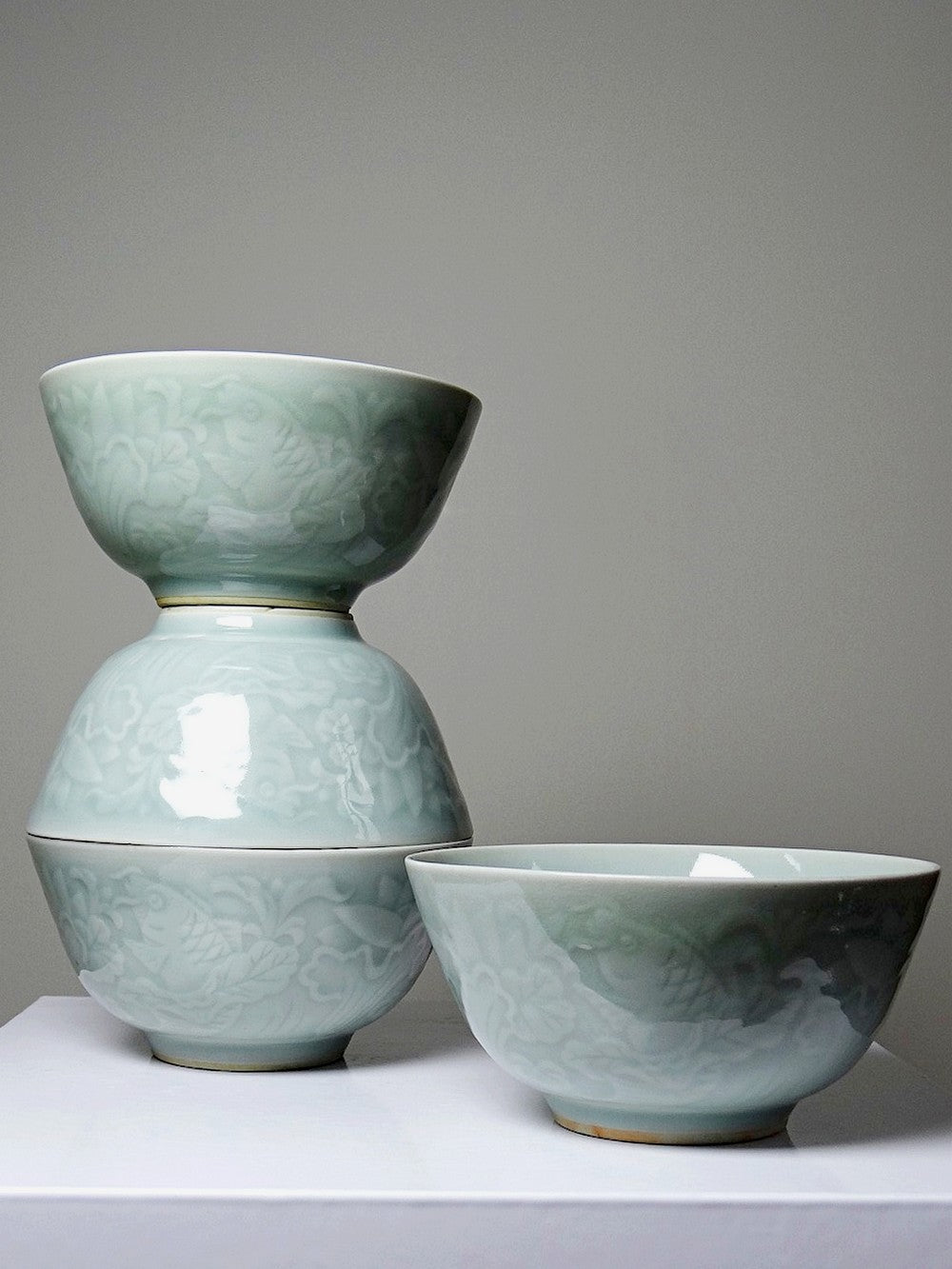 Vintage Schüssel Set von 4 chinesische Reisschüssel Celadon mit Koi-Reliefen 70er-80er Jahre