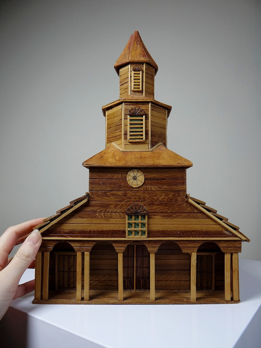 Vintage Kirchenmodell Iglesia Nercon Chiloe Chile Holz, Papier, Glas, grün, braun