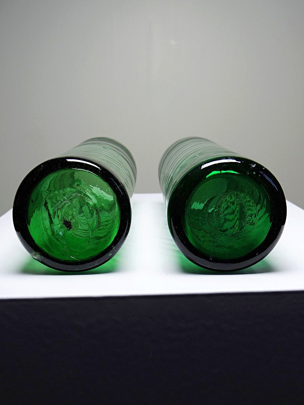 Vintage Glas Set von 2 grün gedrehtes mexikanisches mundgeblasenes Glas, groß