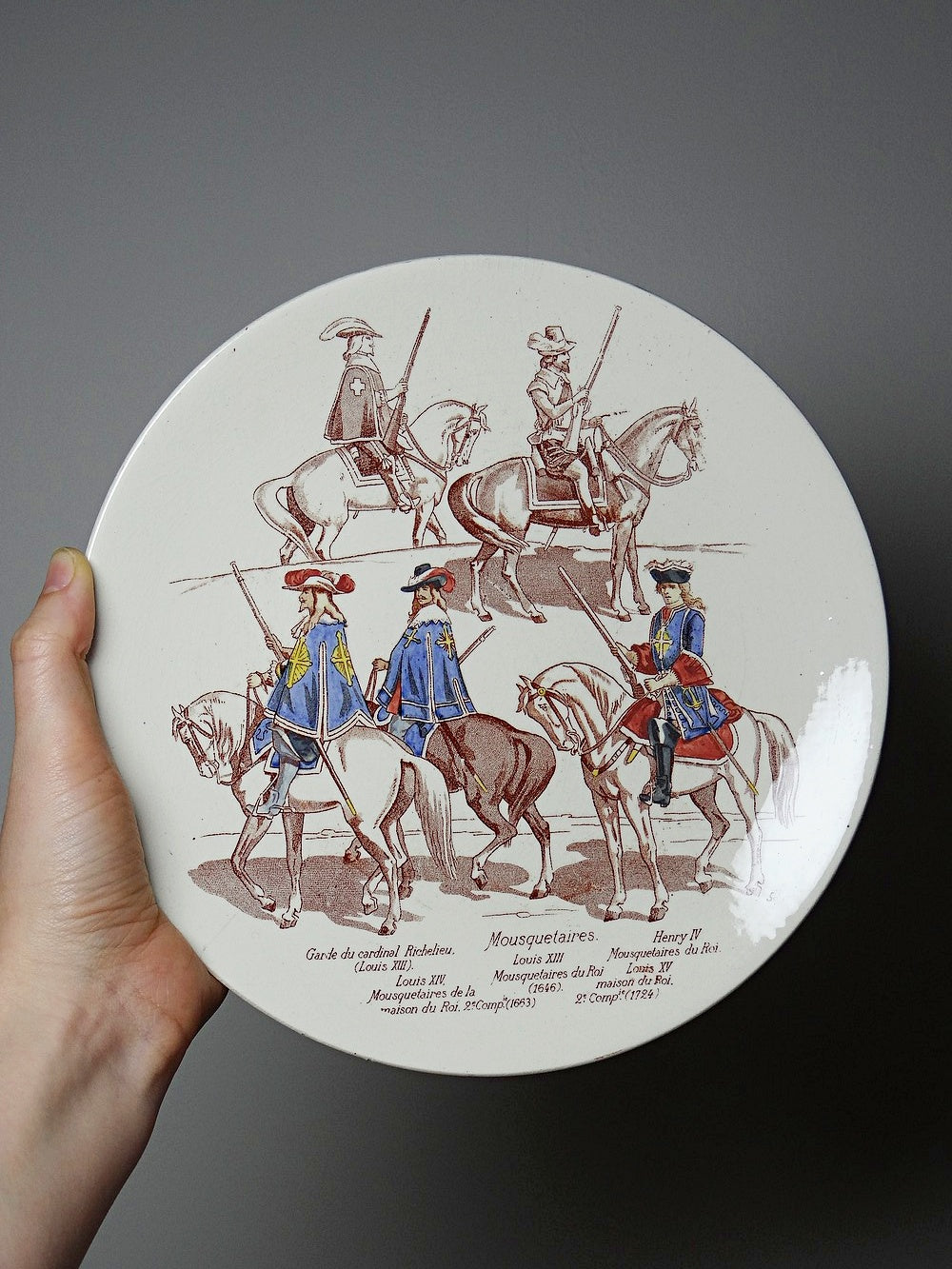 Vintage Wandteller Set von 5 von Sarreguemines polychrom Militärdekor