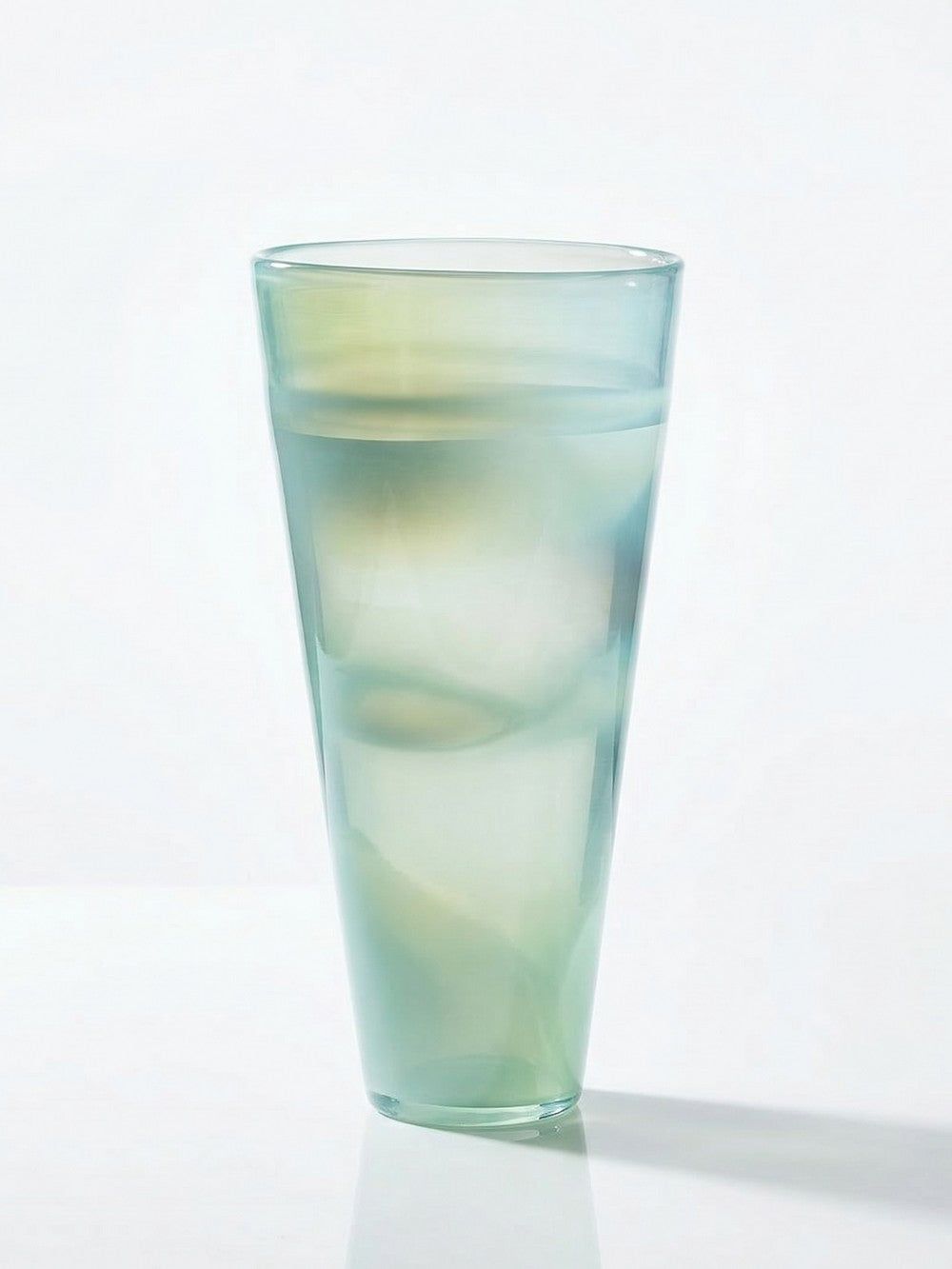 Vintage Vase im Kosta Boda Stil, opalinblaues Glas, handgeblasen
