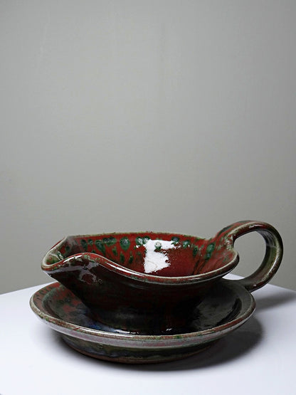 Vintage Sauciere Fontgombault rot grün von Fontgombault für Fontgombault glasierte Keramik