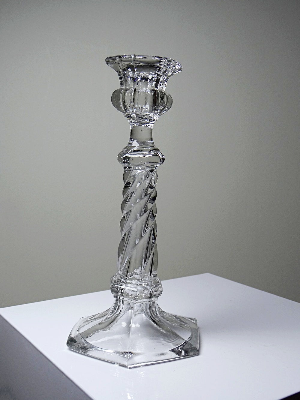 Vintage Kerzenhalter aus gedrehtem Pressglas durchsichtig Dekoration