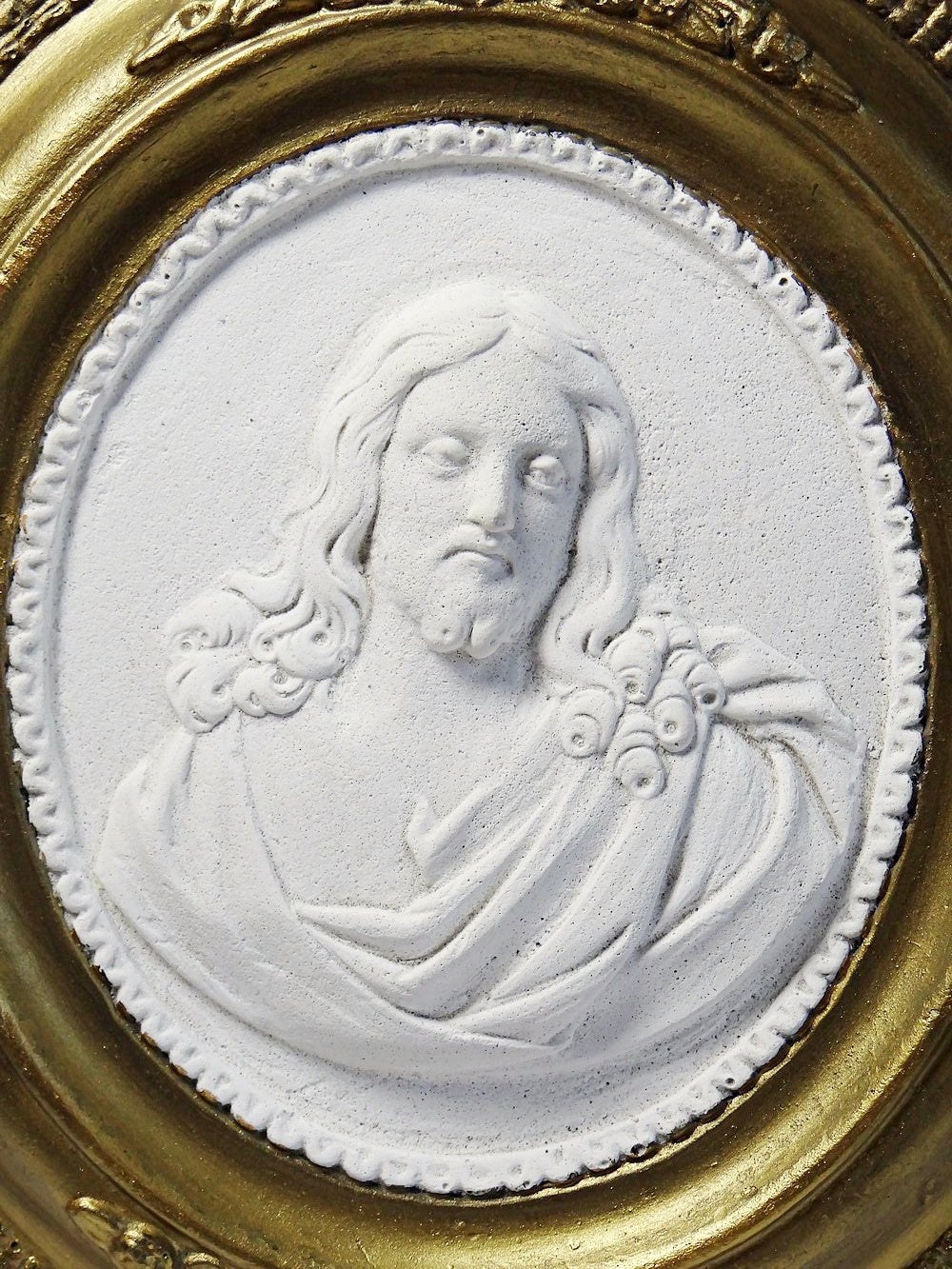 Vintage Wandmedaillon Christus Religiös Weiß Gold Rosa Plaster Dekoration