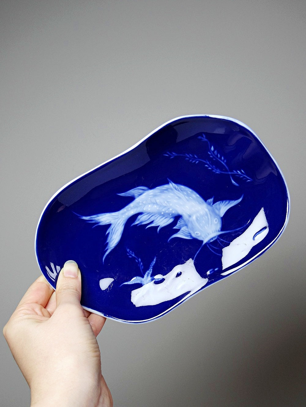 Vintage Schale Limoges Fischdekor japonisierend von Marcel Chaufriasse
