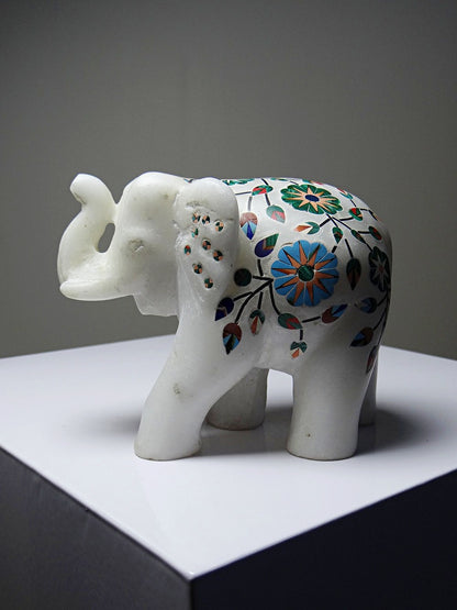 Vintage Deko Elefant aus Alabaster mit Steineinlagen, indisches Kunsthandwerk, Weiß