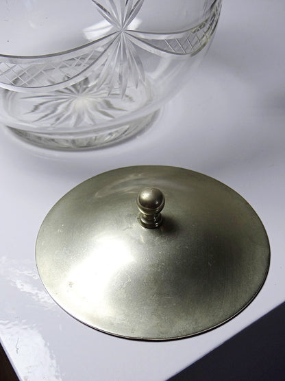 Vintage Bonbonniere aus graviertem böhmischem Kristall und versilbertem Metall