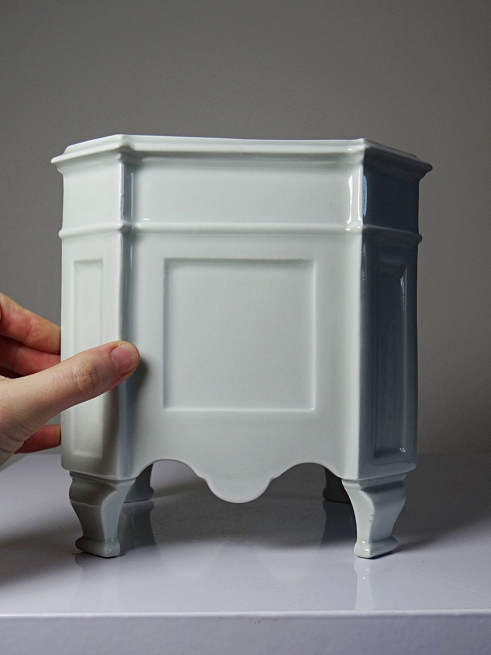 Vintage Übertopf von Limoges Gründekoration für Limoges celadon quadratisch mit Füßen