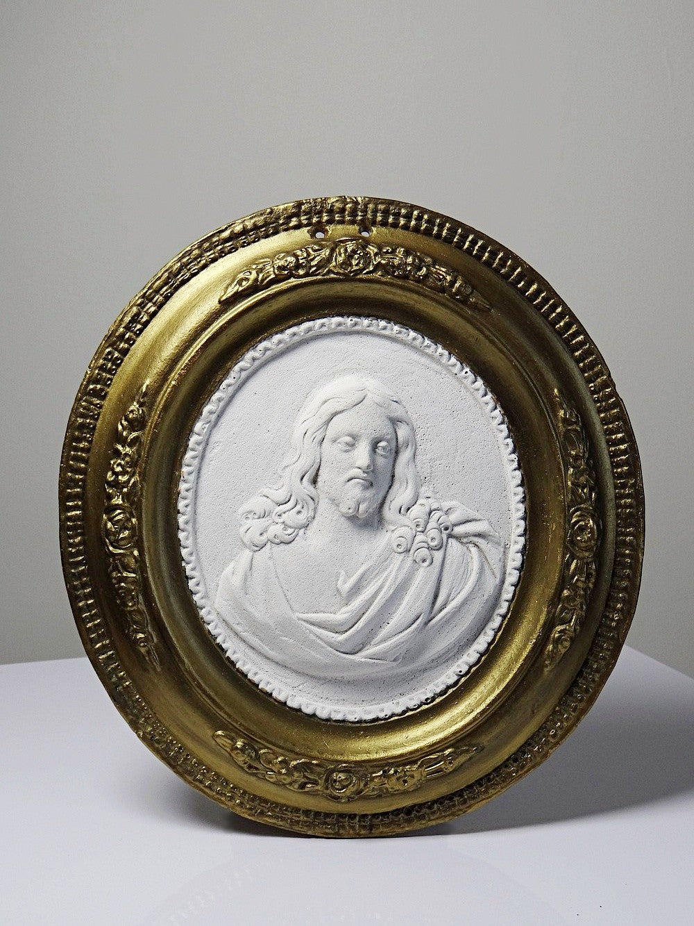Vintage Wandmedaillon Christus Religiös Weiß Gold Rosa Plaster Dekoration