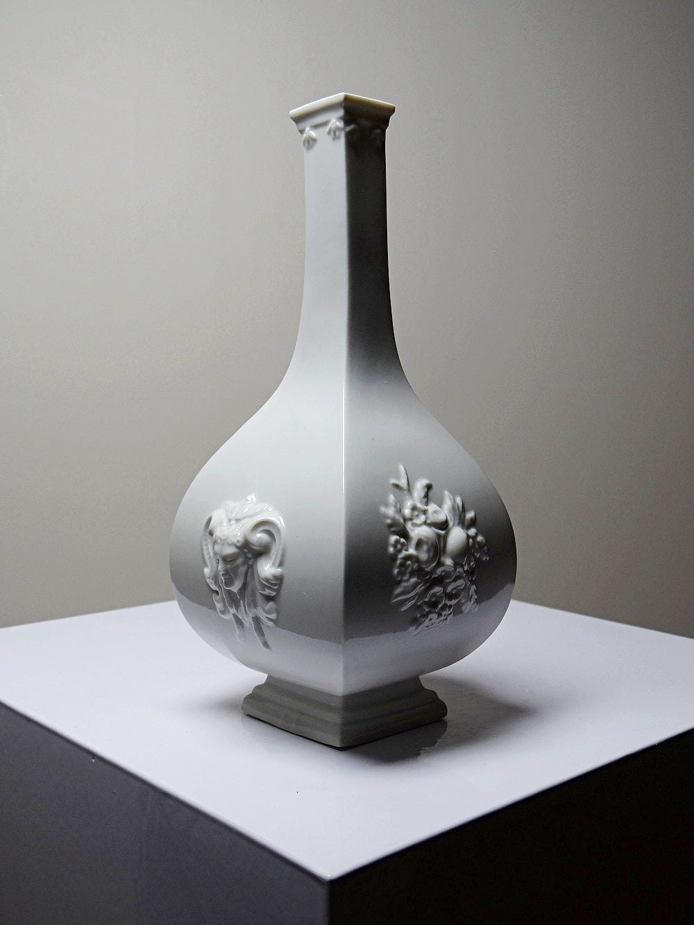 Vintage Vase von Sheffield und Haviland für Limoges, Meissen Reproduktion, weißes Porzellan