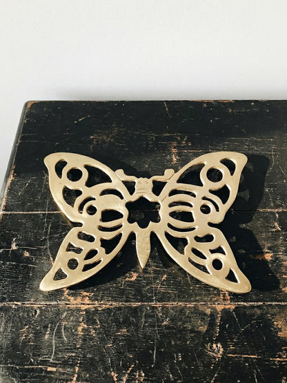 Vintage Untersetzer Papillon Schmetterling aus Messing vergoldet ajouriert goldfarben
