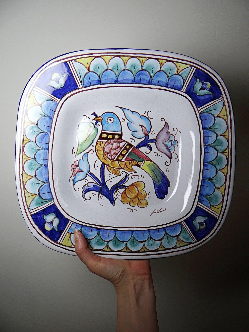Vintage Wandteller Gubbio mit Vogeldekor aus italienischer Fayence
