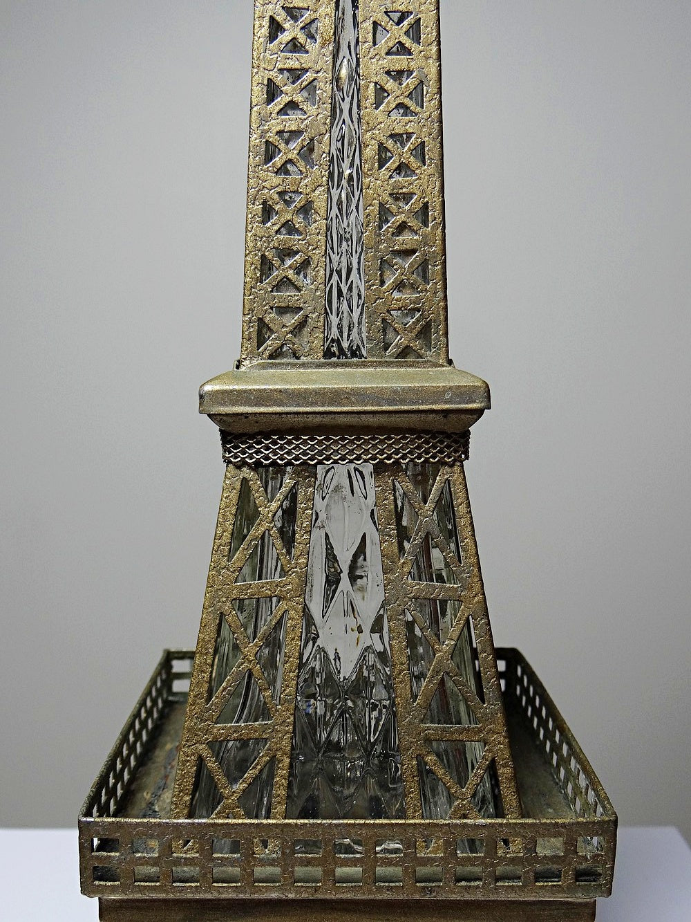 Vintage Likörflasche "Le Fiacre" Eiffelturm mit Spieluhr aus Japan