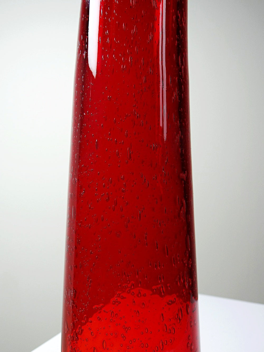 Vintage Vase Murano Stil rotes geblasenes Glas mit Blasen