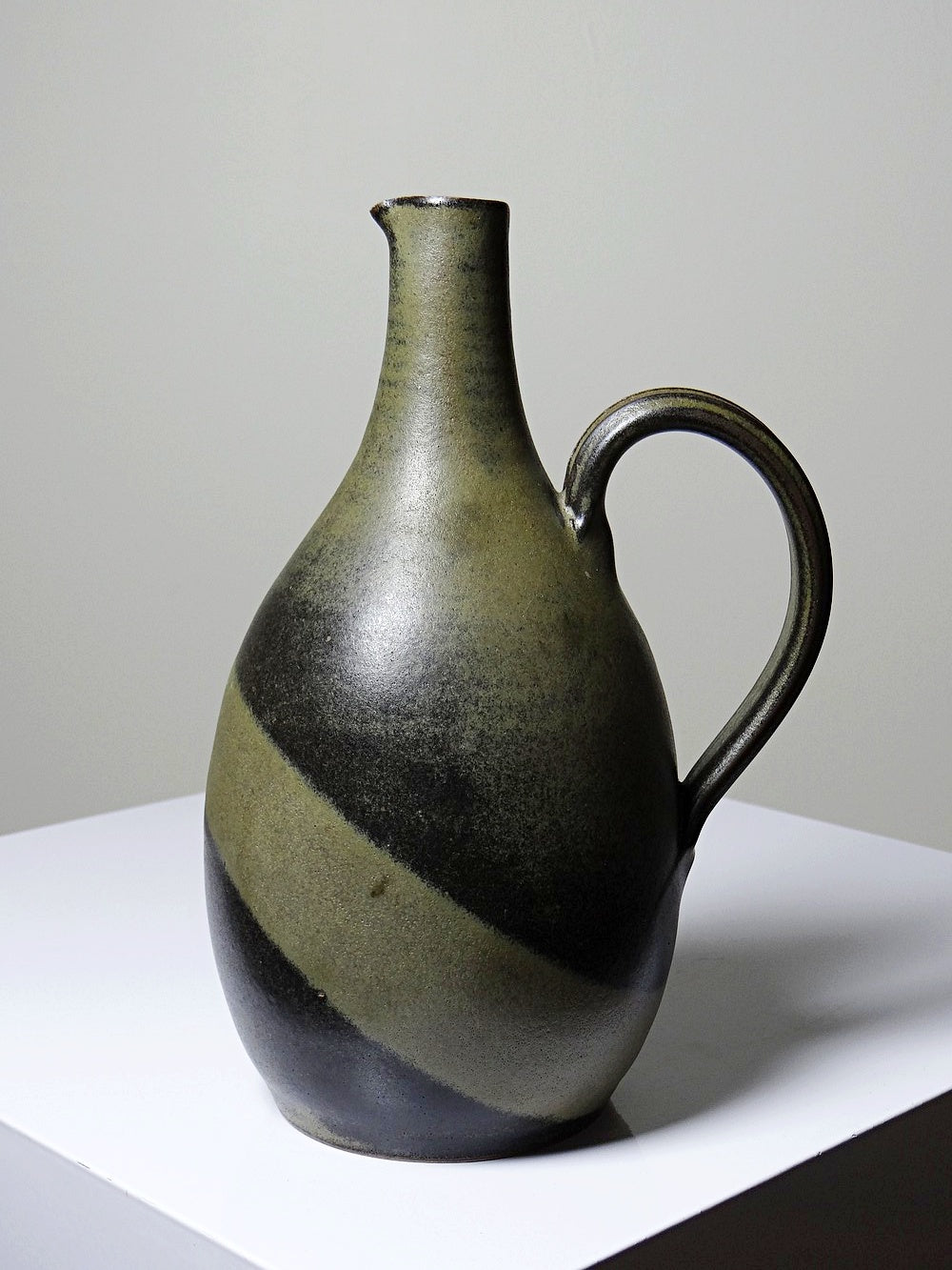 Vintage Krug Birnenform aus glasierter Steinzeugkeramik