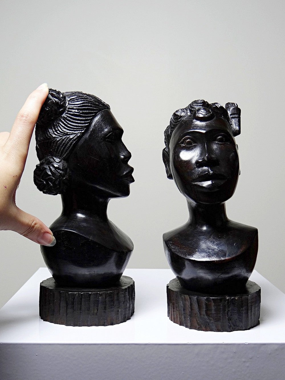 Vintage Büste Set von 2 Malgassisch von RotKunst für RotKunst Unsigniert