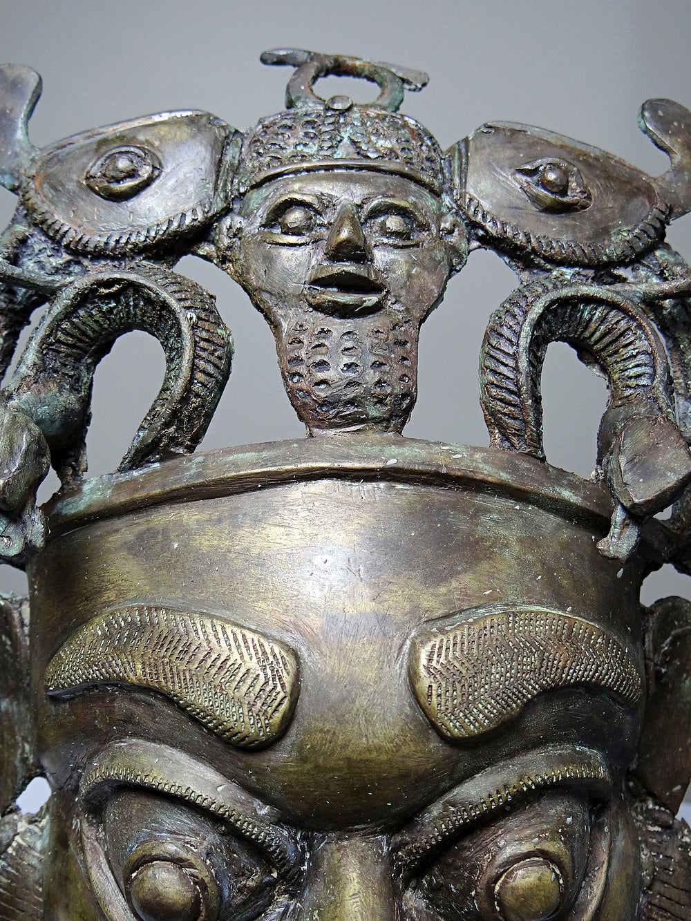 Vintage Bronzemaske Bamoun Kamerun braun Dekoration