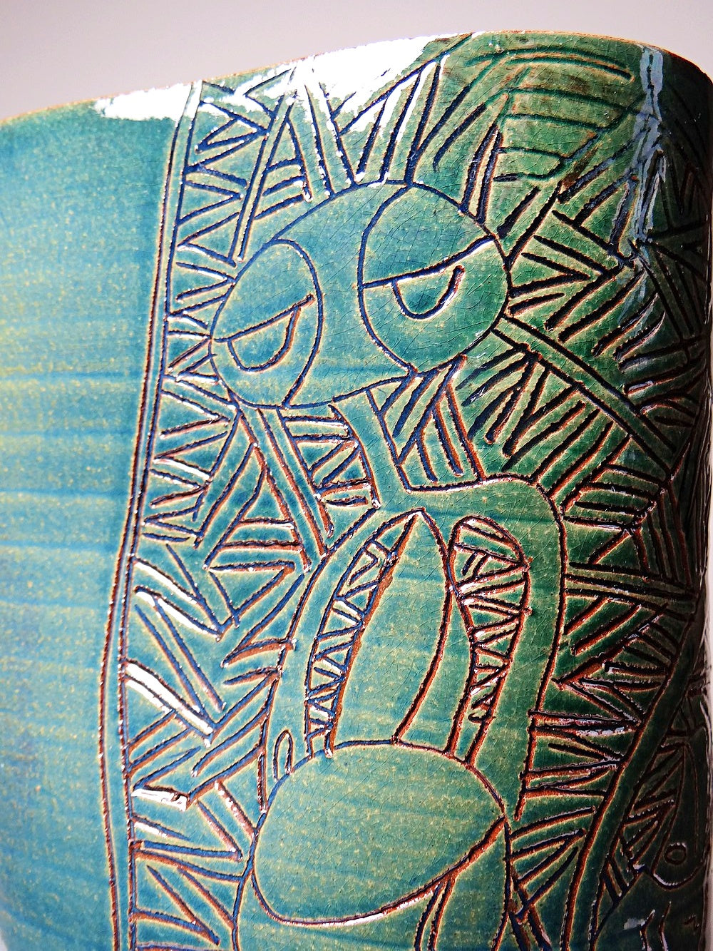 Vintage Vase von Eseka für Eseka Pottery blaugrün mit tribal graviertem Dekor