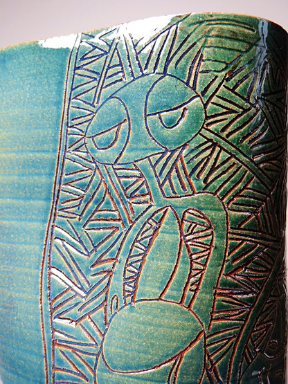 Vintage Vase von Eseka für Eseka Pottery blaugrün mit tribal graviertem Dekor