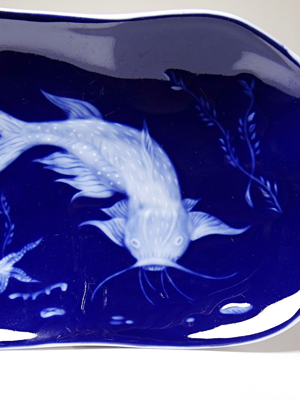 Vintage Schale Limoges Fischdekor japonisierend von Marcel Chaufriasse