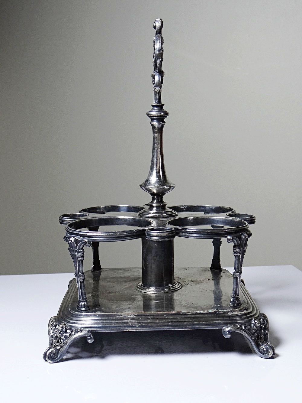 Vintage Metall Präsentoir von Thouret für Thouret Silber