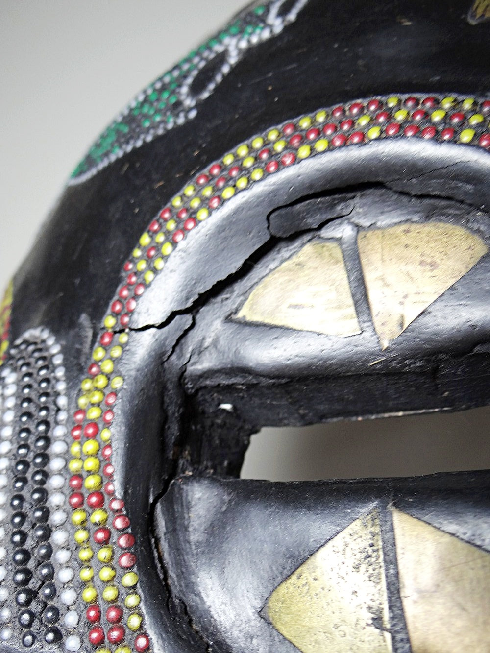 Vintage Maske Lune Africain Luba Baluba aus Kongo Holz mit Glasperlen und Messingdekor