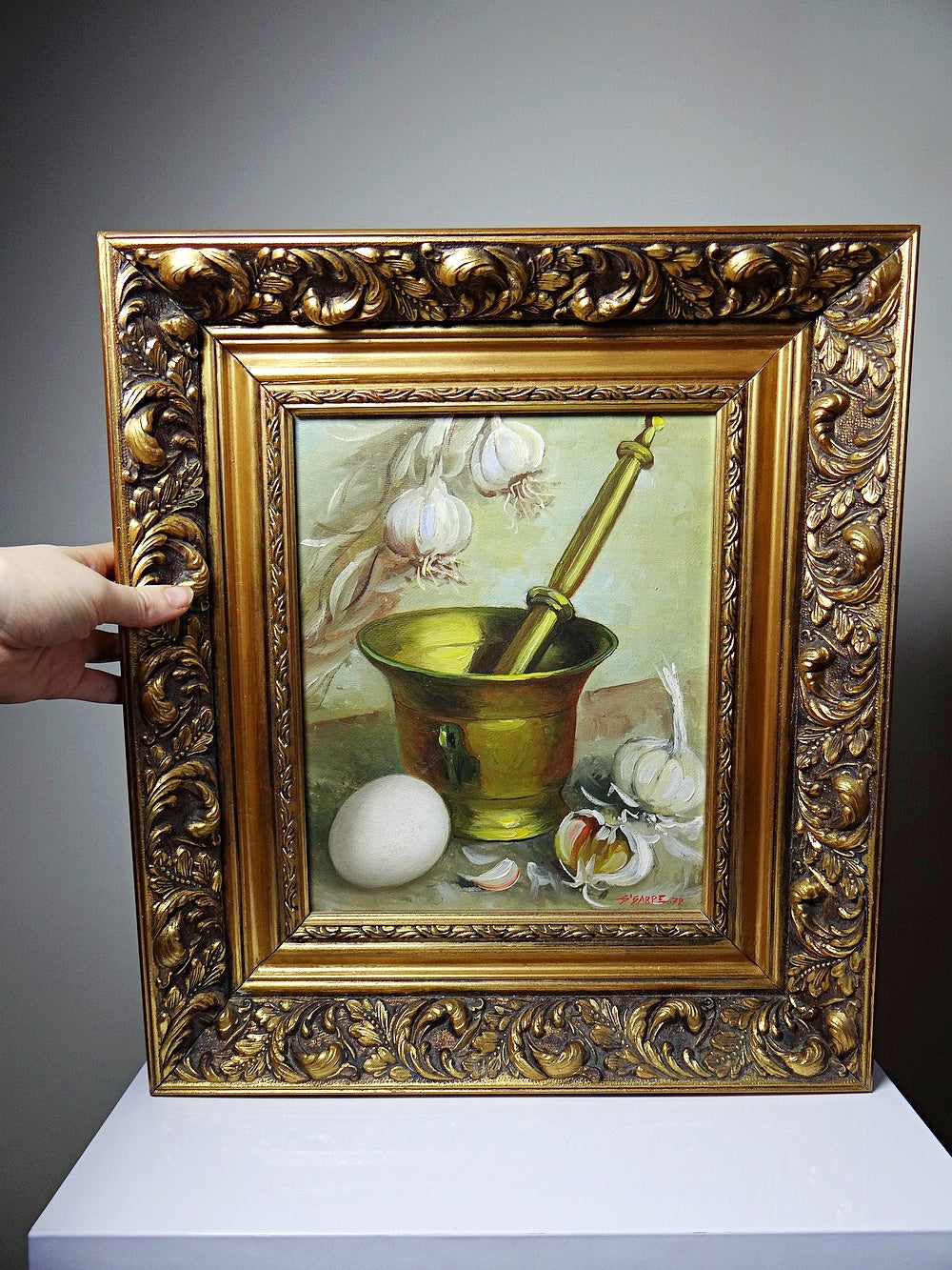 Vintage Stillleben „Still life with garlic, egg and mortar“ von Sarpe für BraunDekoration