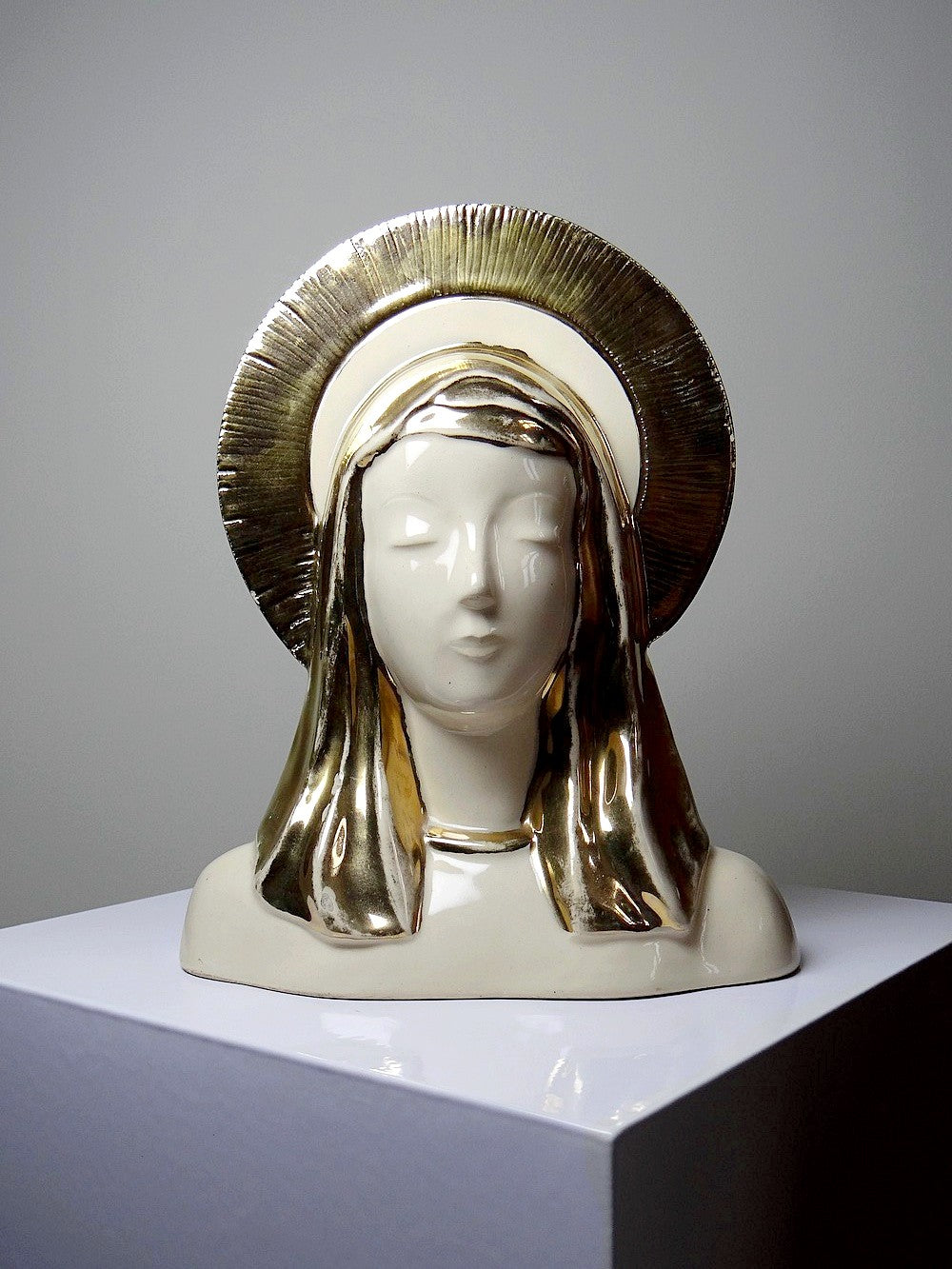 Vintage Büste Madonna mit Heiligenschein aus Keramik, emailliert, Weiß Creme Gold