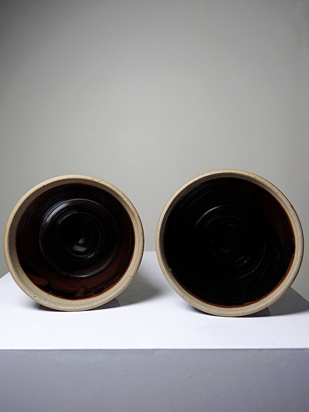 Vintage Servieraccessoire Set von 2 Steinguttopf von Studio Poterie braun-grün-schwarz-kupferfarben