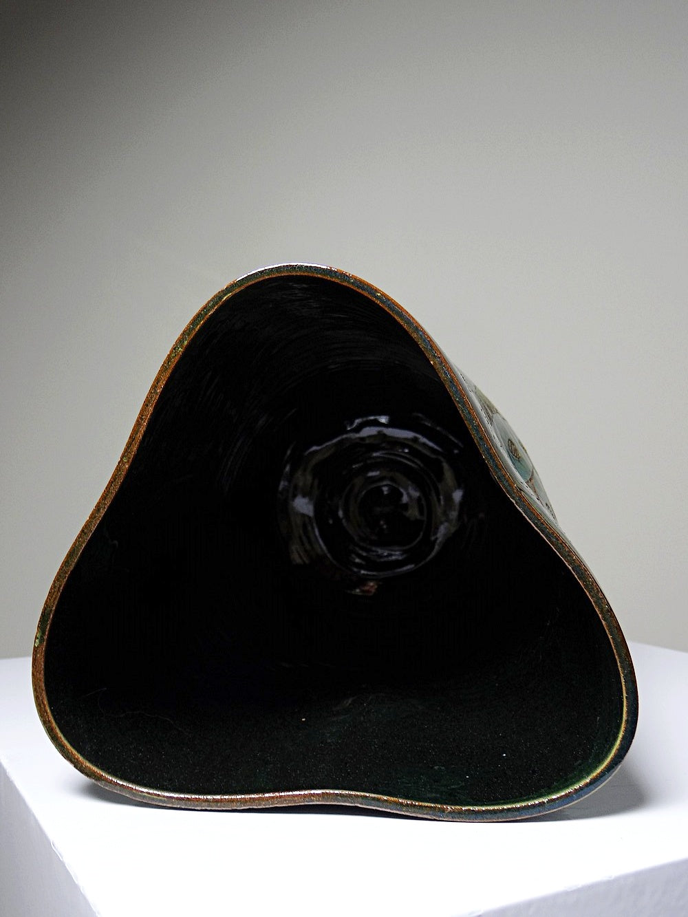 Vintage Vase von Eseka für Eseka Pottery blaugrün mit tribal graviertem Dekor