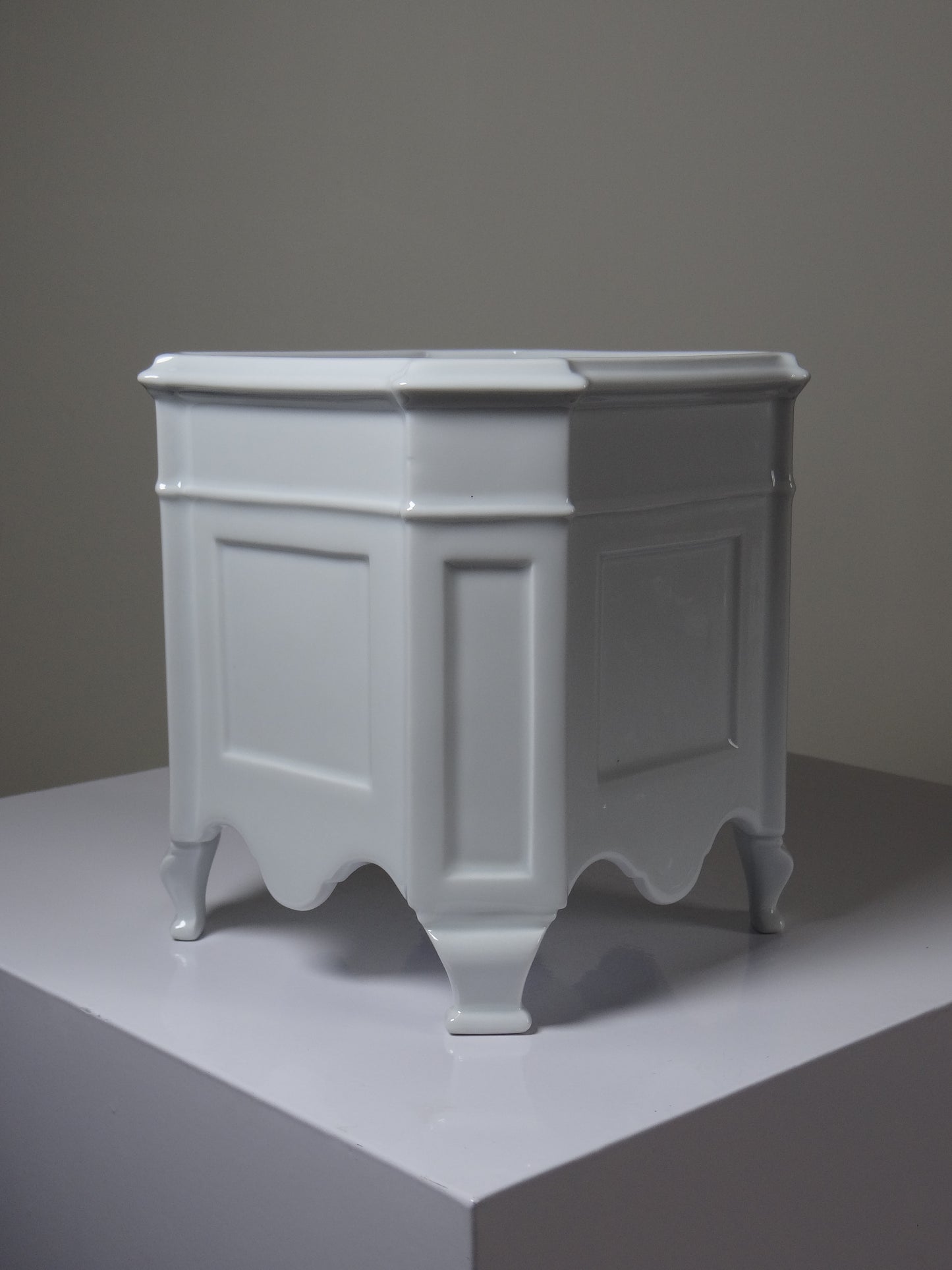 Vintage Übertopf aus Limoges-Porzellan auf Füßen, Rococo-Stil