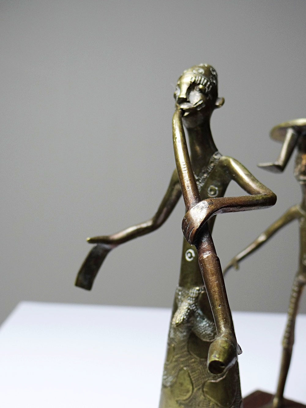 Vintage Figur Fon von Dahomey Benin, einzigartig Lost Wax auf Holzsockel