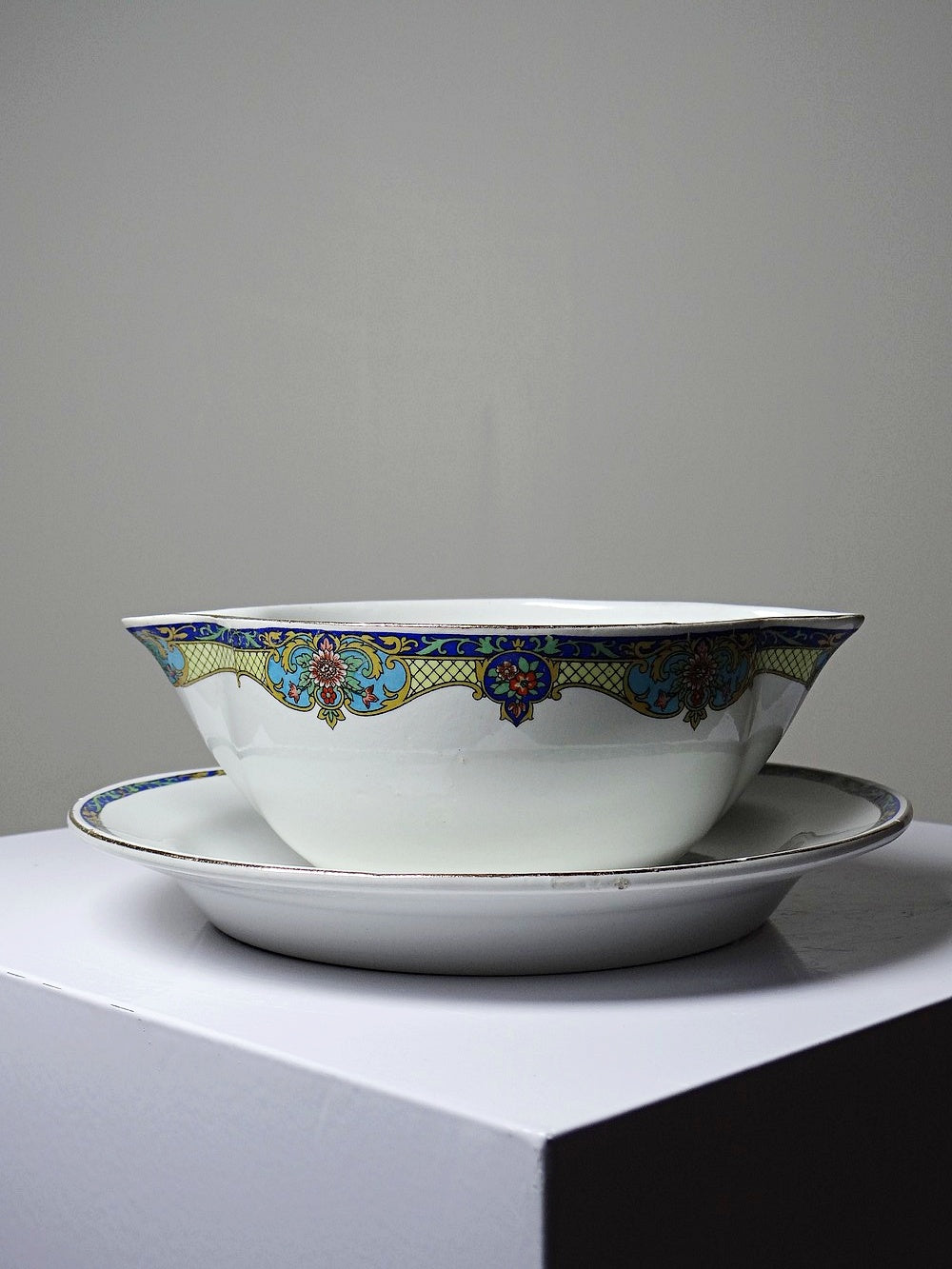 Vintage Sauciere Lunéville Opaque von Lunéville für France polychromes Dekor