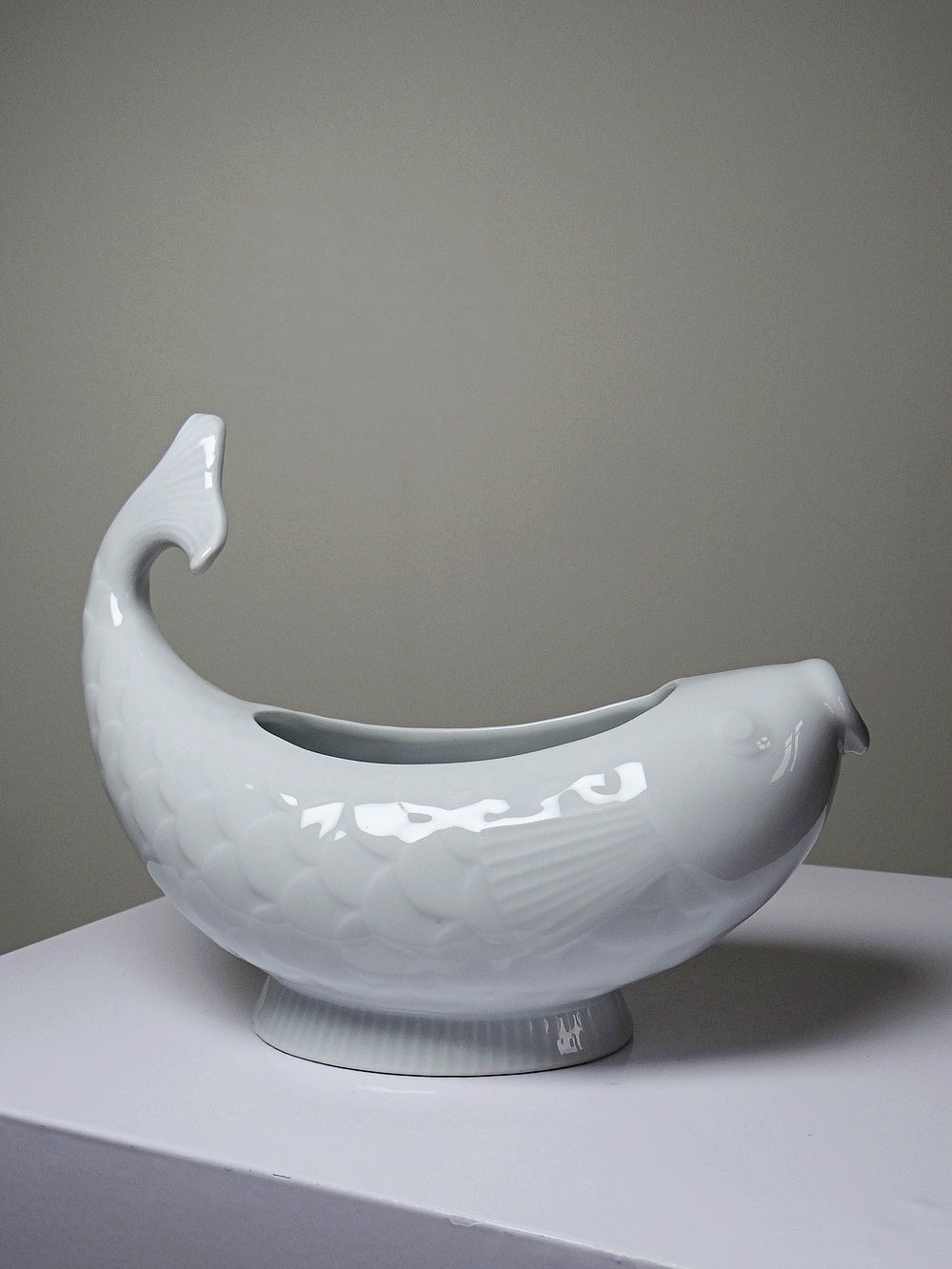 Vintage Sauciere "Ocean" aus weißem Porzellan in Fischform