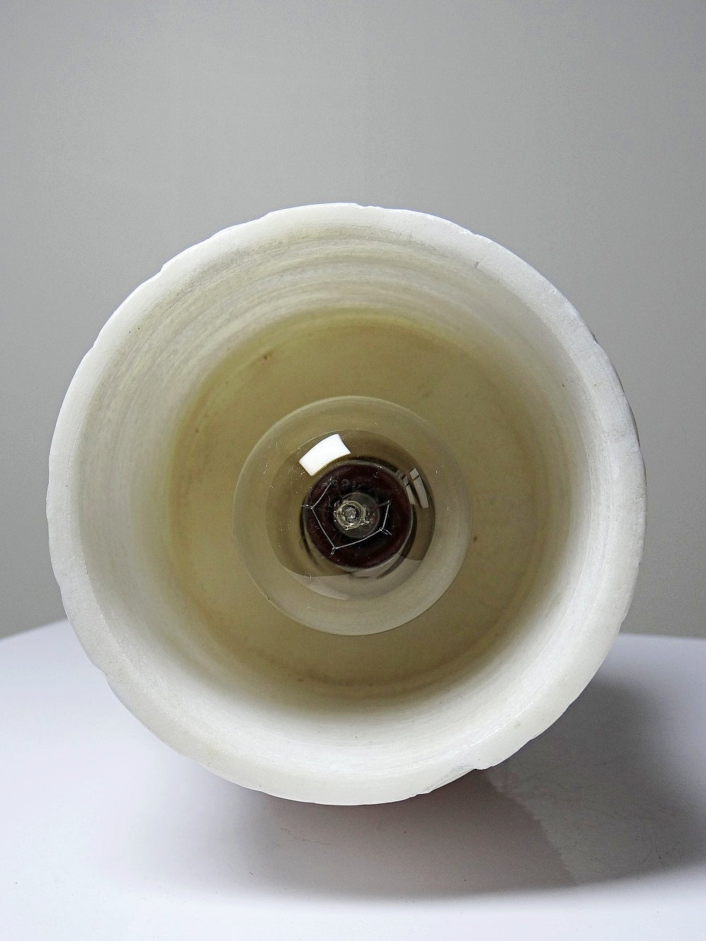 Vintage Nachtlichtlampe aus weißem Alabaster, ca. 1950-1970
