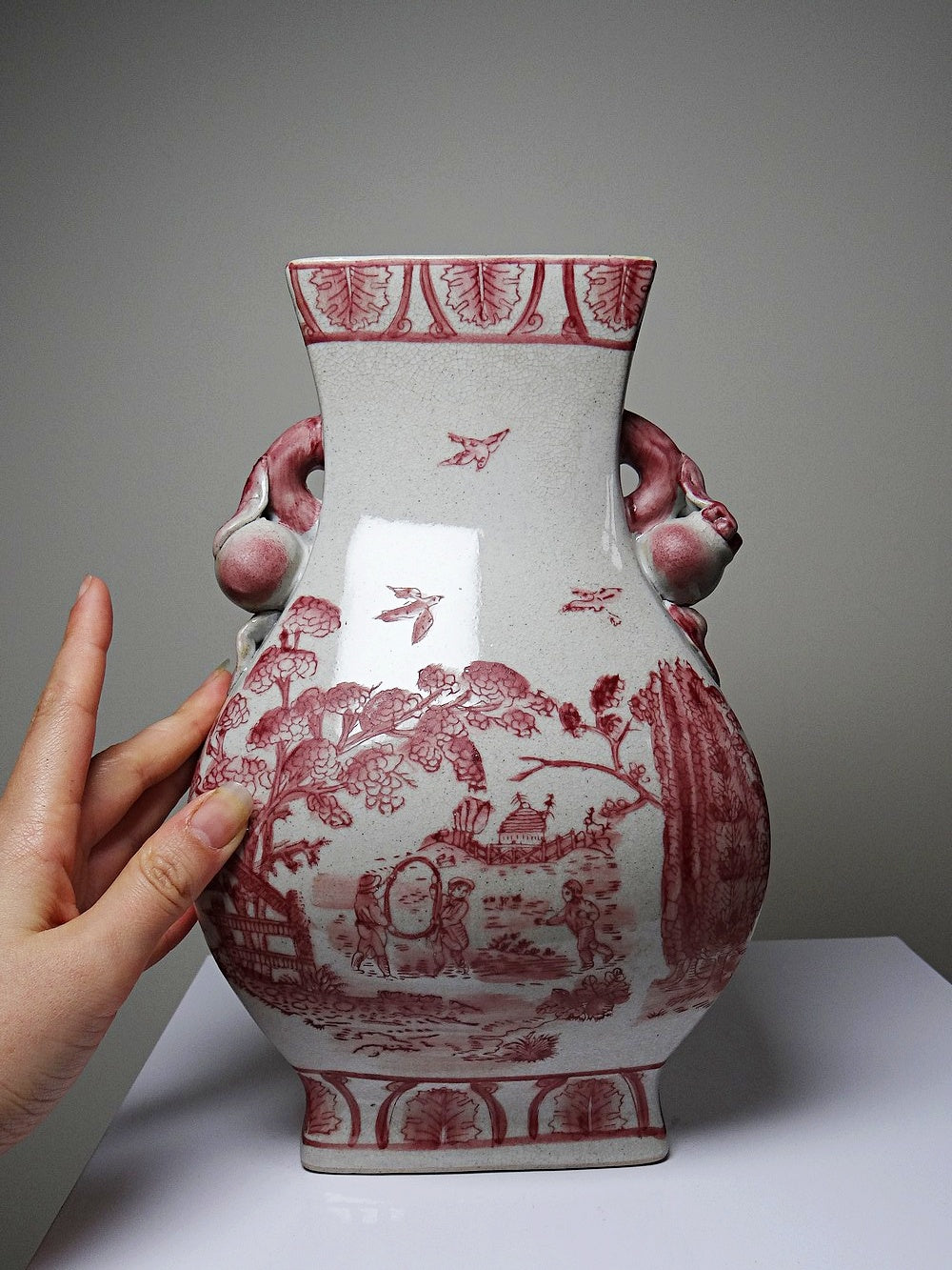 Vintage Balustervase Chinoiserie mit Pfirsichgriffen Staffordshire England