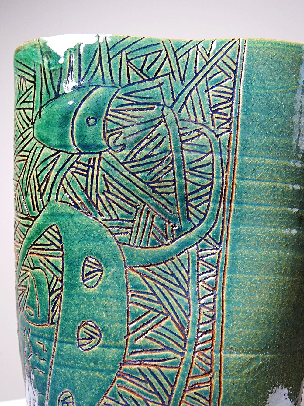 Vintage Vase von Eseka für Eseka Pottery blaugrün mit tribal graviertem Dekor