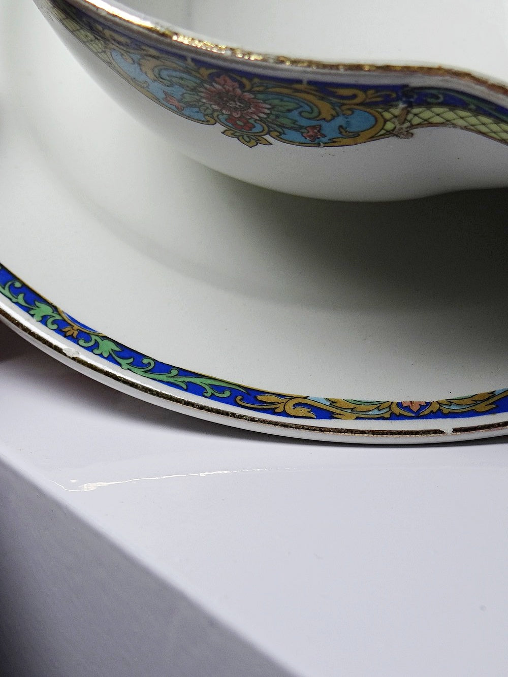 Vintage Sauciere Lunéville Opaque von Lunéville für France polychromes Dekor