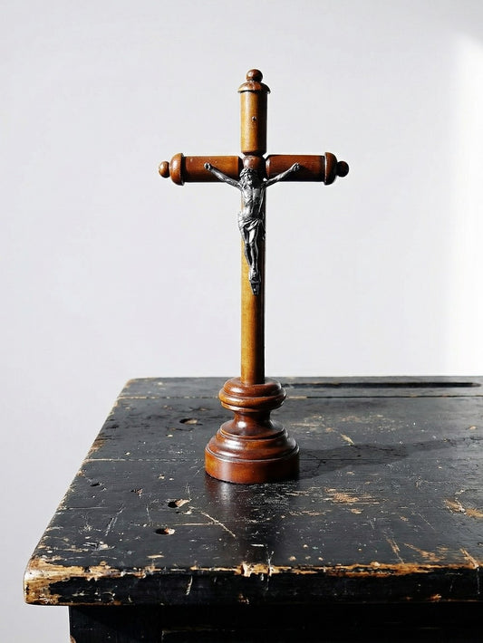 Vintage Altarkruzifix aus gedrechseltem Holz mit versilberter Christusfigur