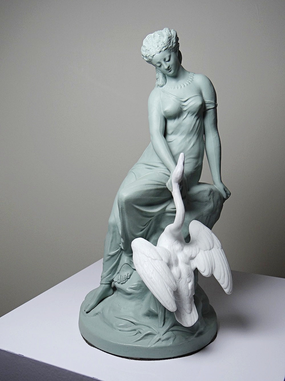 Vintage Porzellanfigur Léda et le Cygne von Letu und Mauger für GrauKunst celadon und weiß